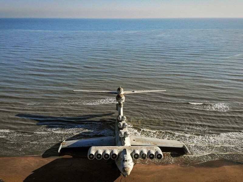 Крылатый корабль (берег Каспийского моря)
