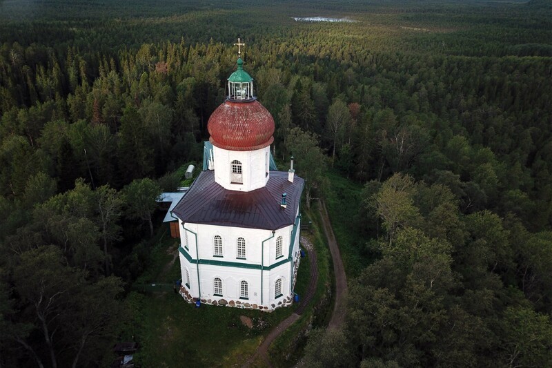 Храм-маяк на побережье Белого моря