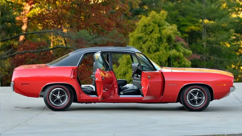 Единственный в мире четырехдверный Plymouth Barracuda 1970 года отправляется на аукцион