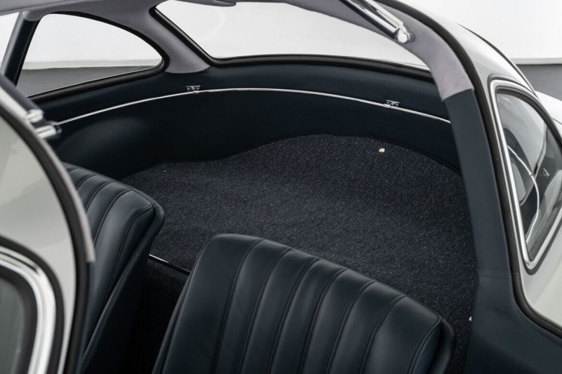 Отреставрированный Mercedes-Benz 300 SL Gullwing: муза Энди Уорхола выставлена на продажу