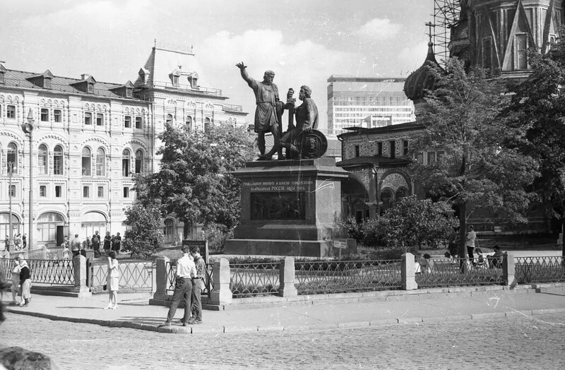 Памятник Минину и Пожарскому. 1968 год