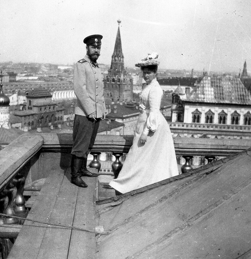 Николай II и императрица Александра Федоровна на крыше Большого Кремлевского дворца, Москва, 1903 год