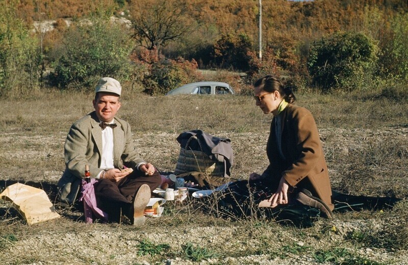 Некто Felchin и жена Манхоффа Jan на пикнике в Крыму, октябрь 1953 года