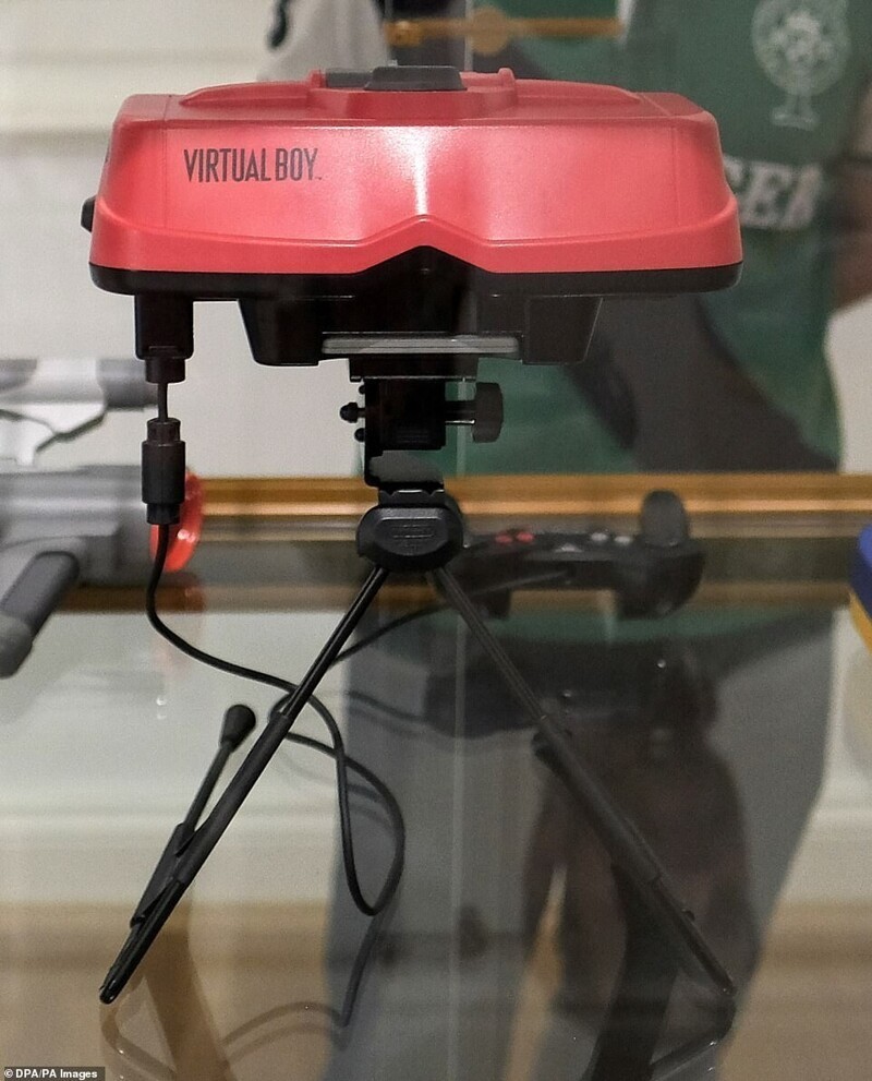 VIRTUAL BOY