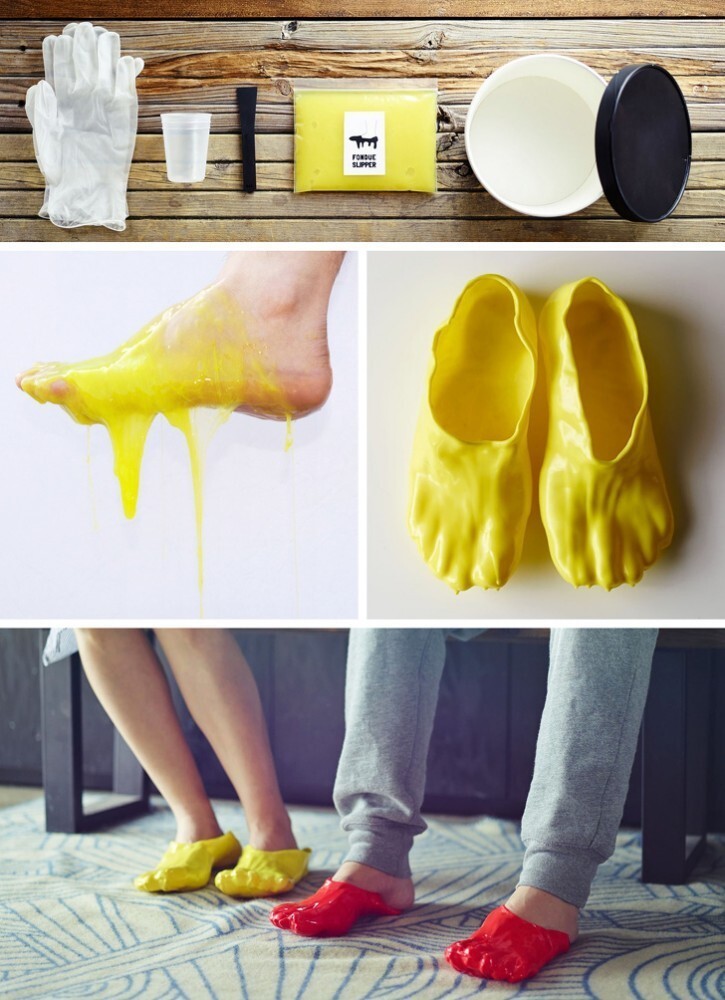 Тапочки - "фондю" придумал японский дизайнер Сацуки Охата. Он предлагает вам изготовить их самостоятельно у себя дома, окуная ступни в жидкий материал. Постепенно он примет форму вашей ноги