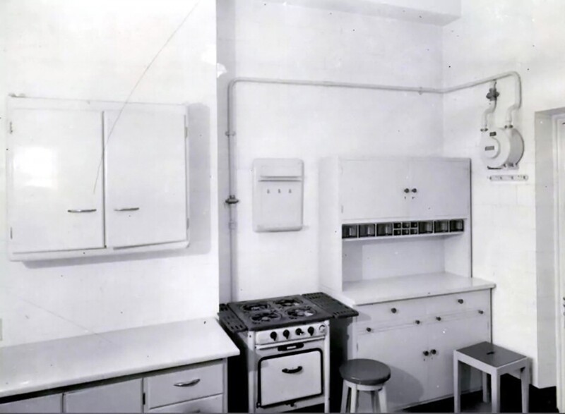 Интерьер кухни в высотке на Котельнической набережной. Москва, 1951 год