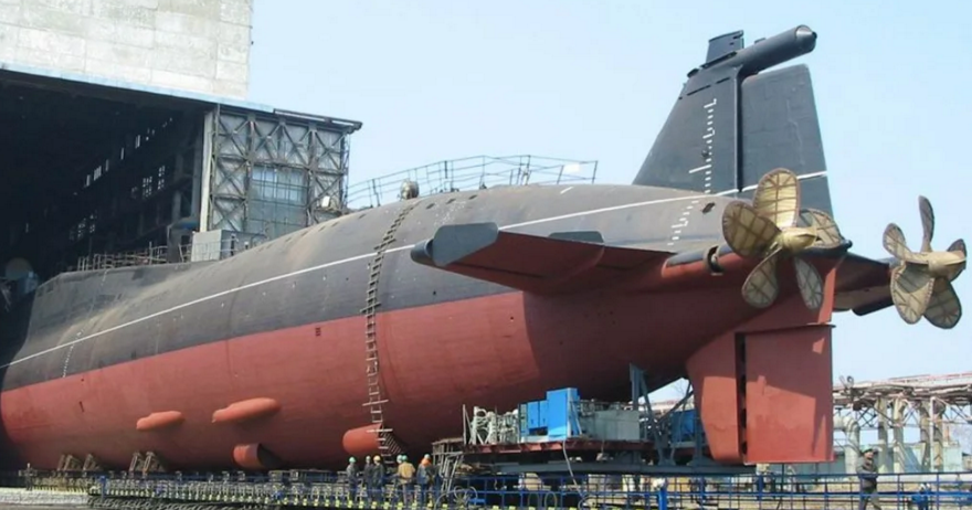 Почему нижняя часть подводных лодок окрашена в красный цвет