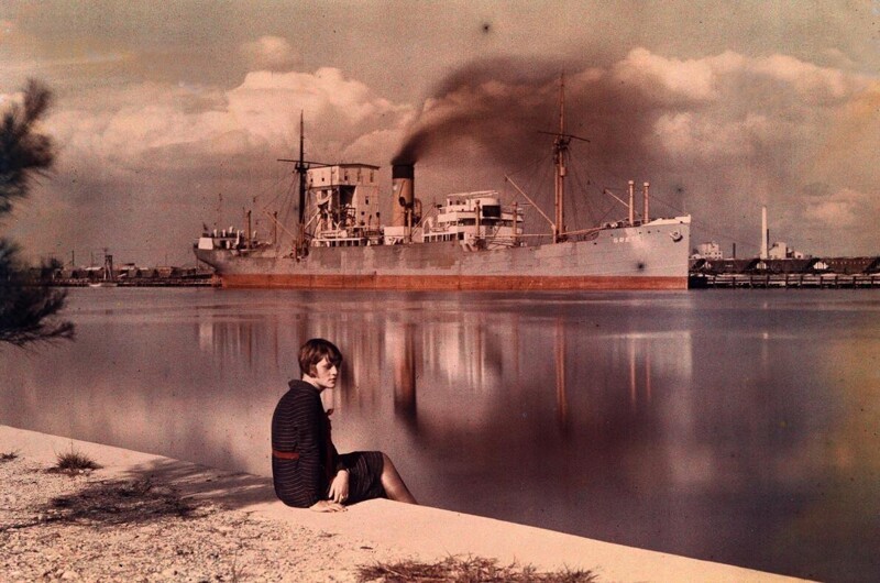  Женщина на берегу гавани. Тампа. Штат Флорида. США. 1930 год