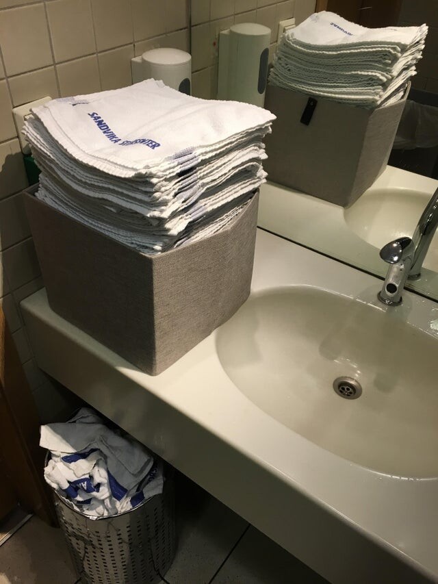 Торговый центр в Норвегии использует в туалетных комнатах тканевые полотенца вместо бумажных