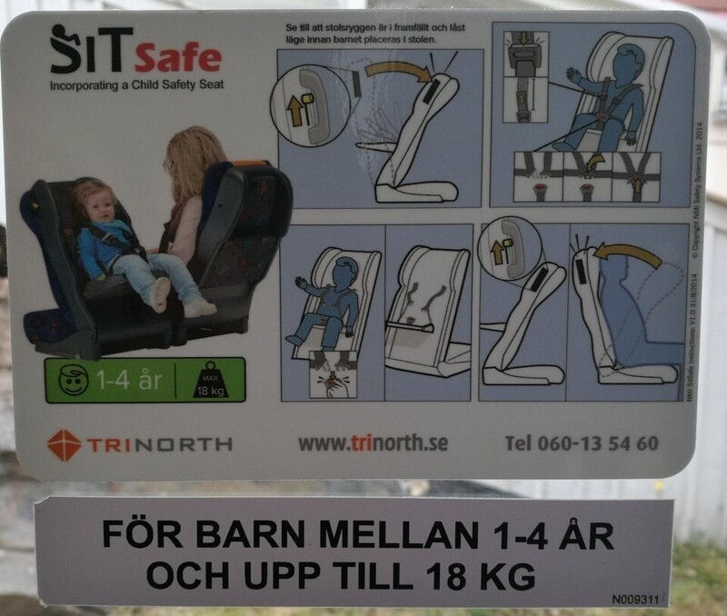 В автобусах Швеции есть специальные детские кресла