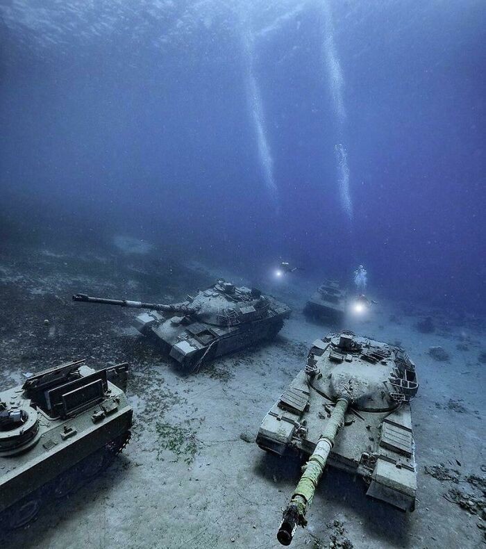 25. Затонувшие танки