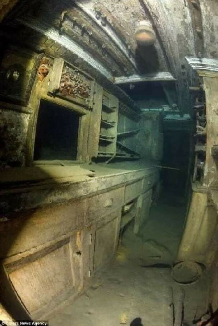 21. Затонувший корабль вековой давности сохранился в идеальном состоянии под озером Верхнее