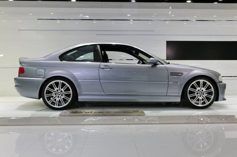 BMW выставляет на аукцион почти новый M3 CSL по очень низкой цене