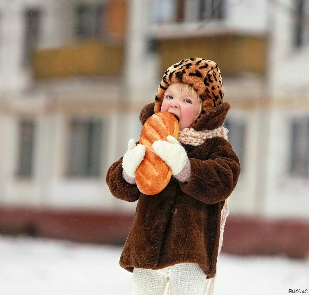 За хлебом ходила
