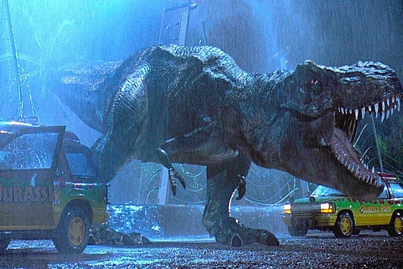 В конце съемок фильма все актеры получили в подарок модельки тираннозавра, каждую из которых подписал Стивен Спилберг