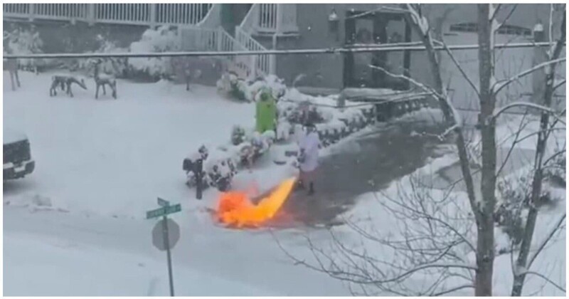 Мужчина использовал огнемет для уборки снега