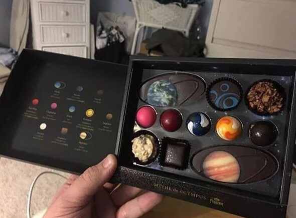 Набор конфет в виде планет 