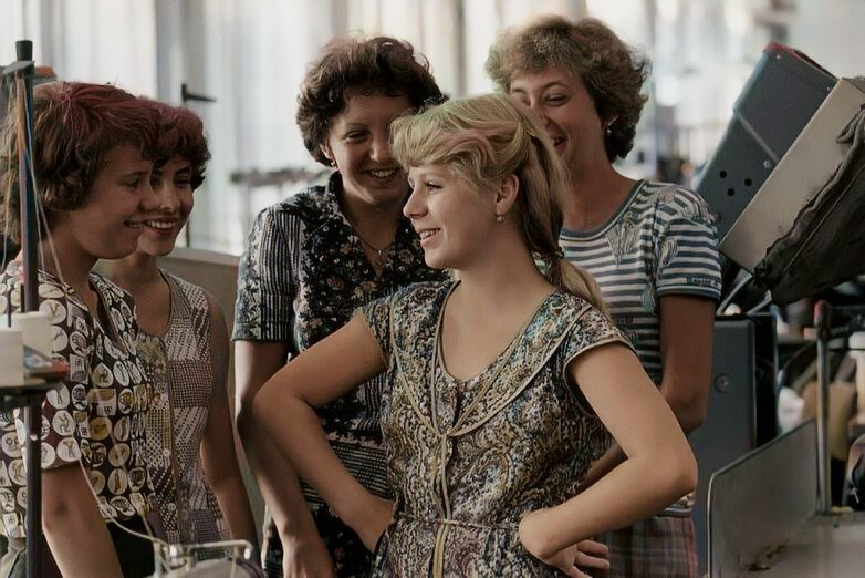 Девушки 80-х на фабрике "Большевичка".