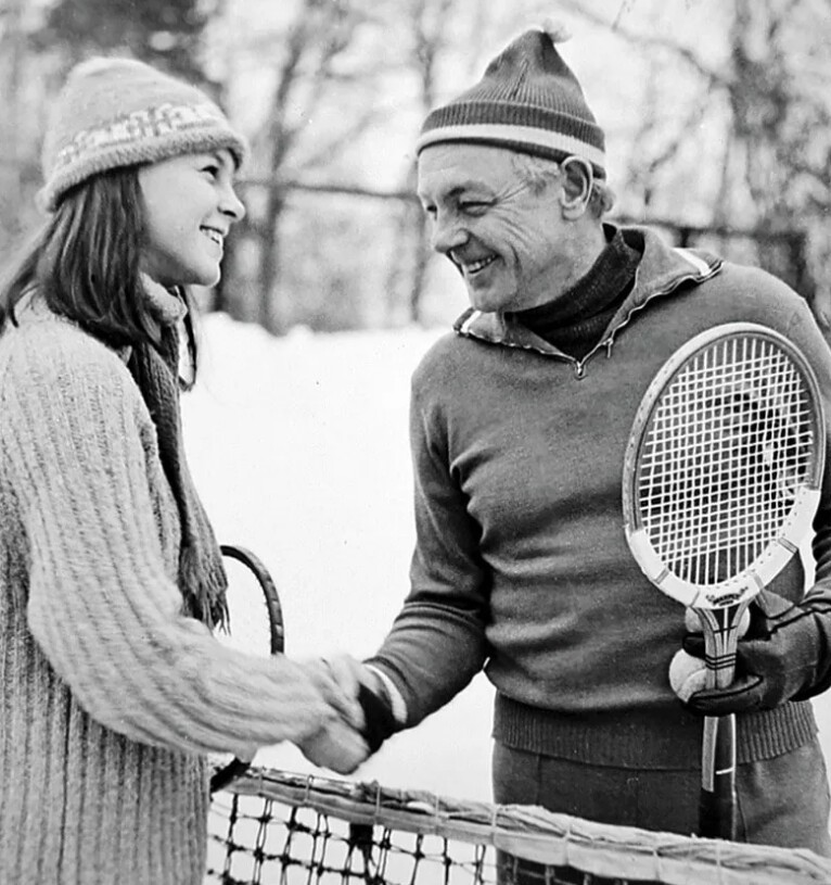 Кирилл Лавров с дочерью Машей на теннисных кортах «Ленфильма», 1980-е годы