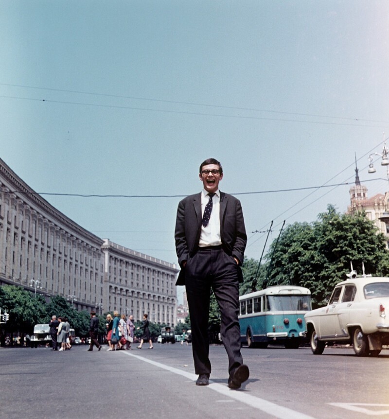 Никита Михалков гуляет по Крещатику, 1966 год
