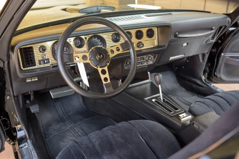 Pontiac Firebird Trans Am: классика с позолоченными гранями