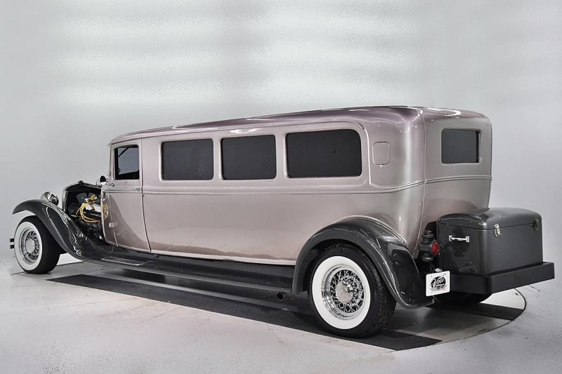 Крутой лимузин хот-род, сделанный из двух старых Ford