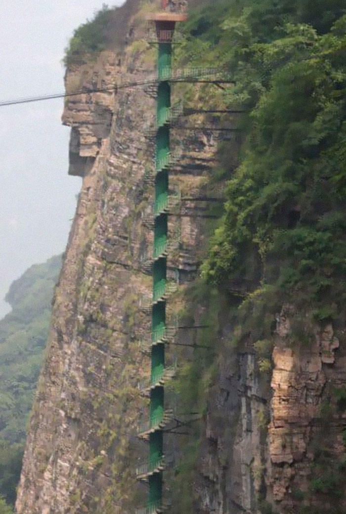 11. "Лестница в рай" в горах Тайхан, Китай