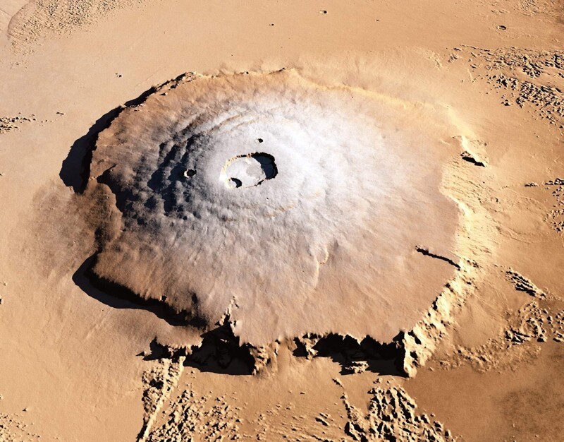 На Марсе находится самый большой вулкан в Солнечной системе - гора Олимп