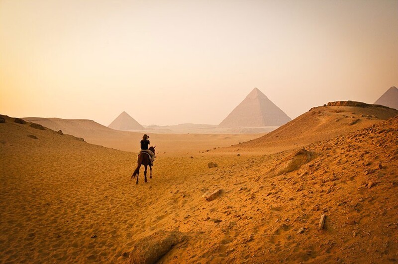 Египетские пирамиды - волнующие громады из прошлого среди пустыни