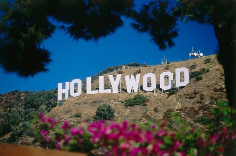 Надпись "Голливуд" - символ фабрики грез
