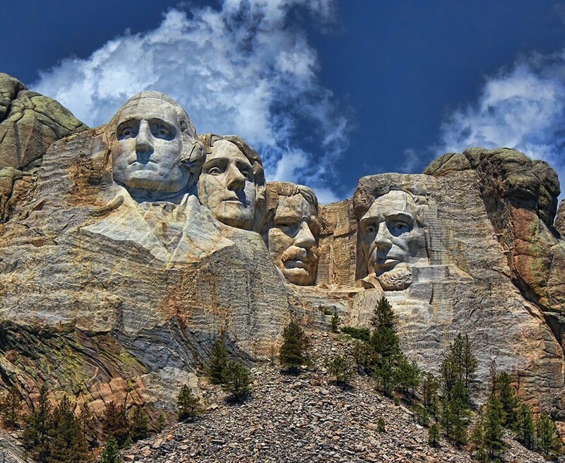 Парятник на горе Рашмор возвеличивает великих президентов США