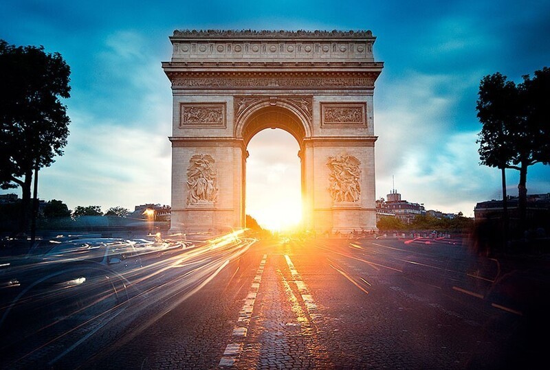 Триумфальная арка - сердце Парижа