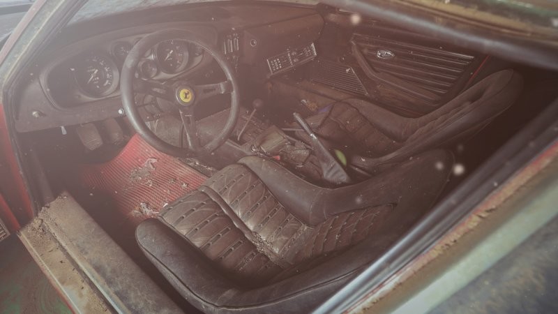 В музее Ferrari выставили редкий 365 GTB/4 Daytona 1969-го года, который всё еще находится в состоянии «амбарной находки»