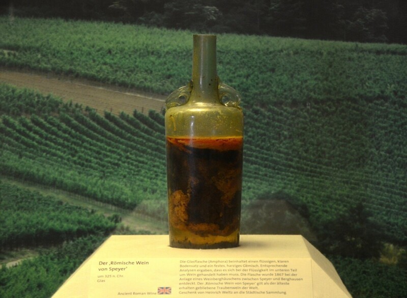 Самое старое вино в мире: ему 1700 лет