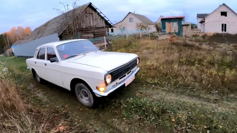 Белорус переоборудовал свою «Волгу», и теперь она работает на дровах