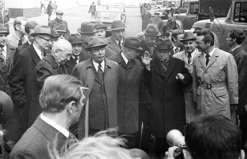 Выставка автомобилей на ЗиЛе по случаю визита на завод Л.И.Брежнева, 30 апреля 1976
