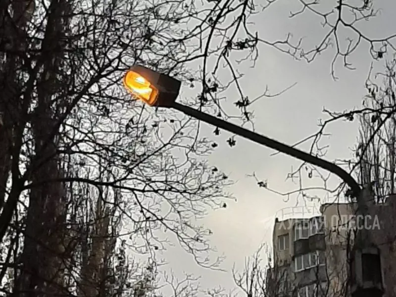 Слабоумие и отвага в Одессе: Девять суток без света и включенные фонари… днем