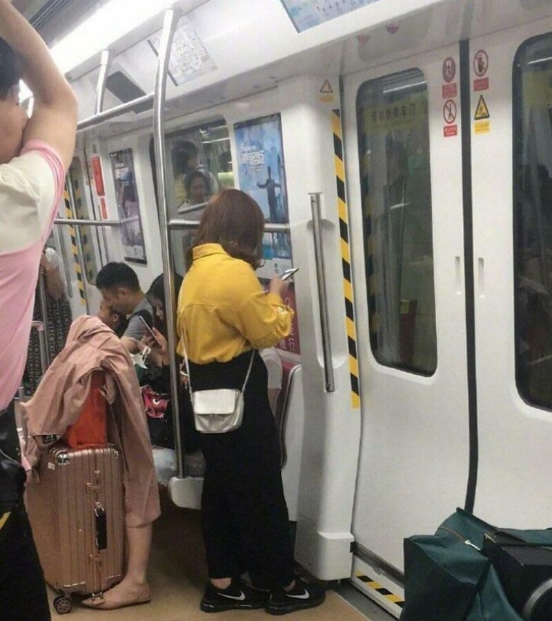 Страшный случай в метро, где хозяйка ноги?