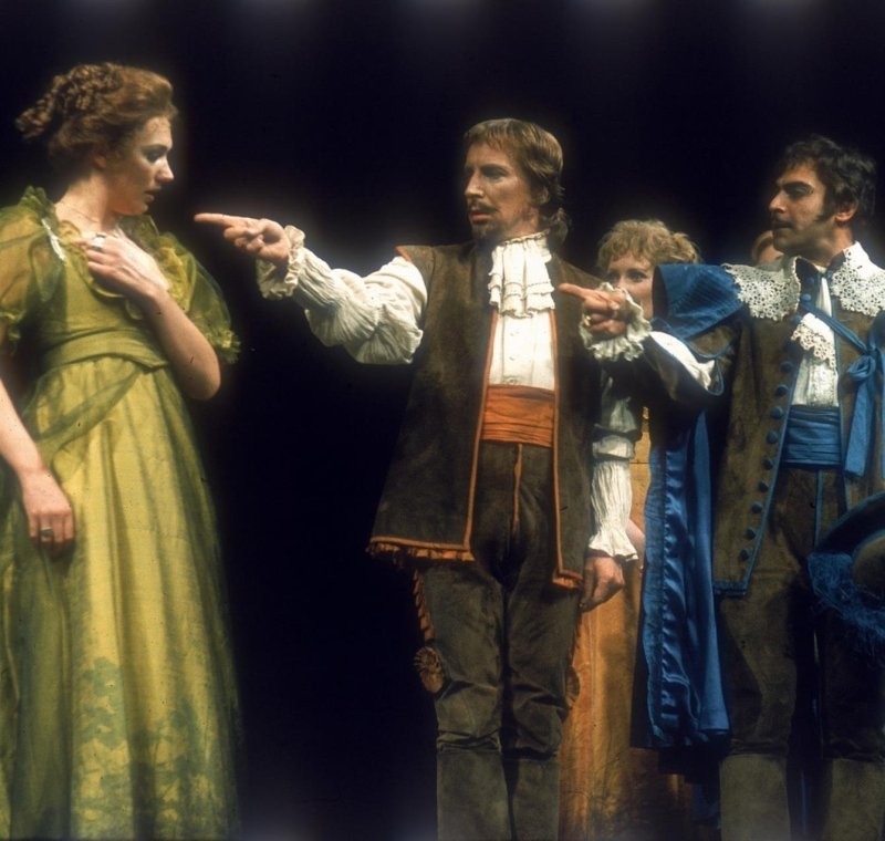 На фото: Дэвид Суше в постановке комедии Шекспира «Бесплодные усилия любви». 1975 год