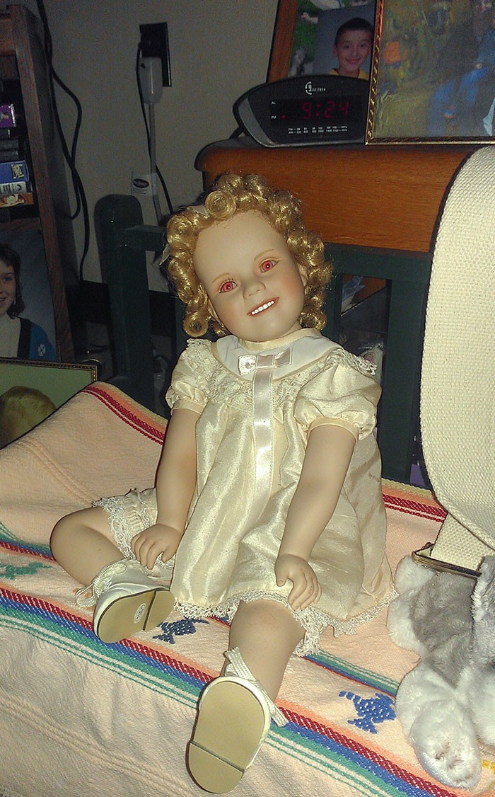Кукла в доме пожилой родственницы