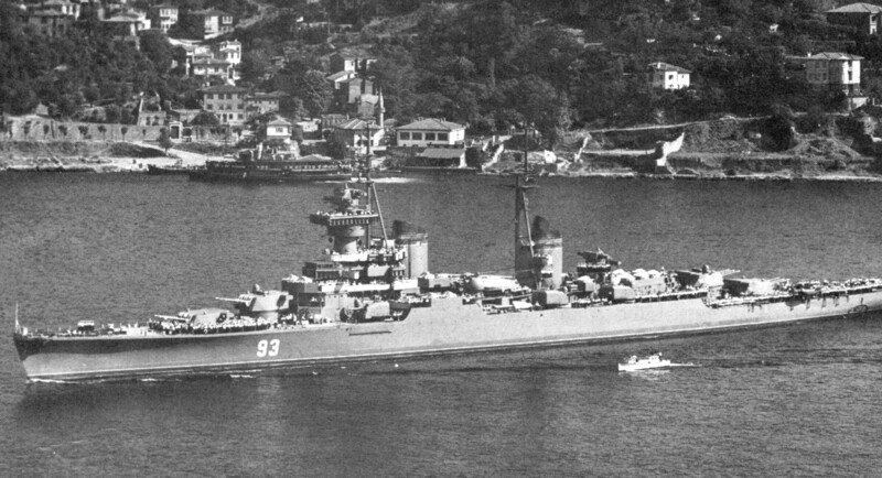 Советский крейсер "Адмирал Нахимов" проходит пролив Босфор. 1954 год