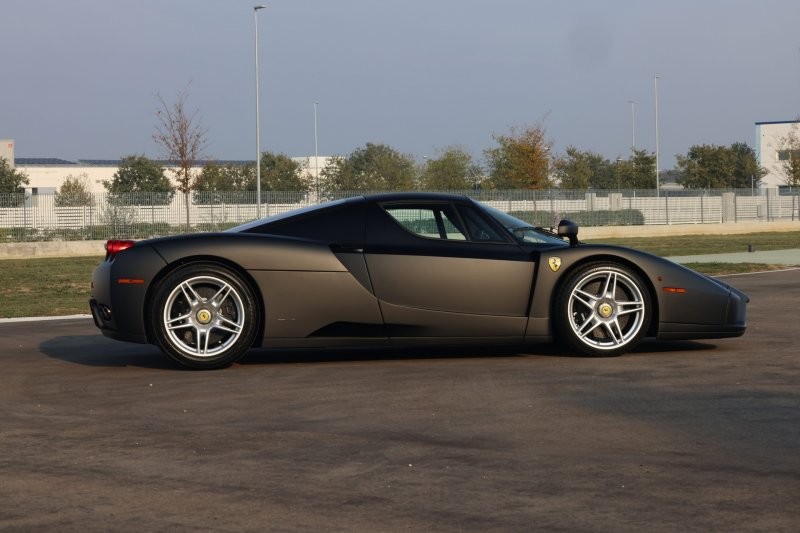 Уникальный черный матовый Ferrari Enzo будет продан с аукциона