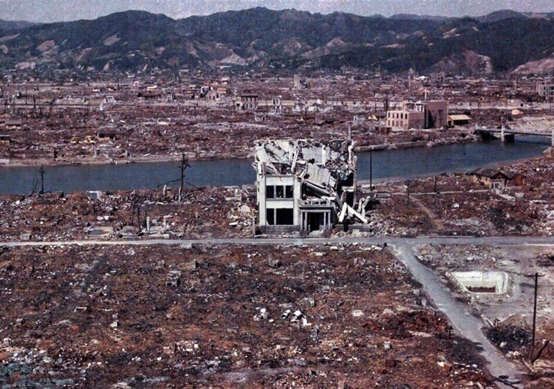 15. Цветная фотография разрушенной Хиросимы, март 1946 года