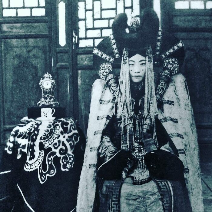 7. Королева Гэнэнпил, последняя королева Монголии. 1920 год