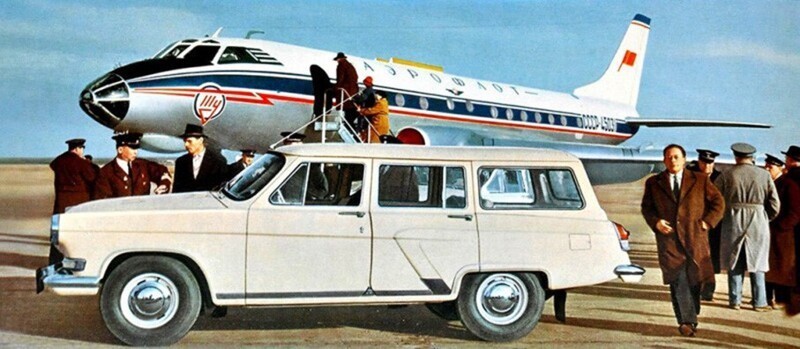 Новинки сезона. Совместная рекламная фотосессия пассажирского самолёта Ту-124 и универсала ГАЗ-22 в г. Горький (Нижний Новгород), 1962 год