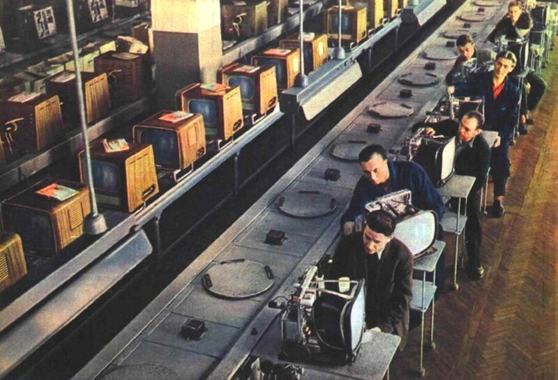 Сборка телевизоров на воронежском заводе "Электросигнал", 1962 год