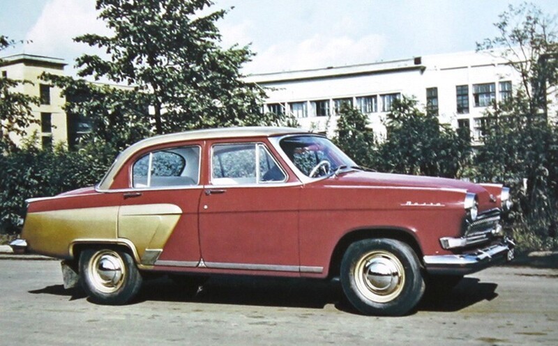 В 1962 г. была выпущена 200-тысячная «Волга», модификация ГАЗ-21М, специальная покраска и салон