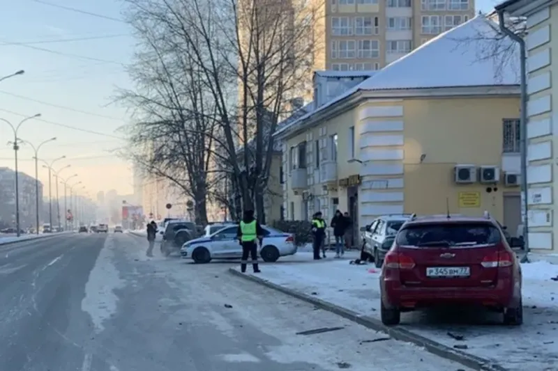 Авария дня. В Екатеринбурге машина выехала на тротуар и сбила пенсионерку