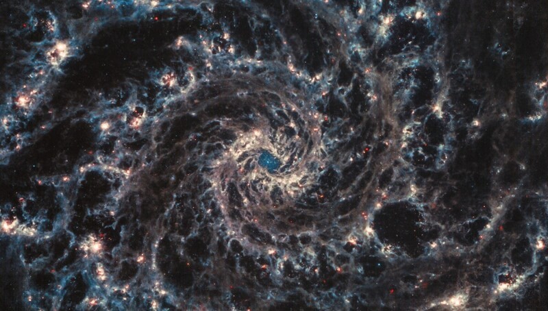 Спиральная галактика NGC 628