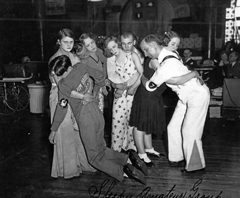 Последние четыре пары, добравшиеся до финала танцевального марафона в Чикаго, 1930 год